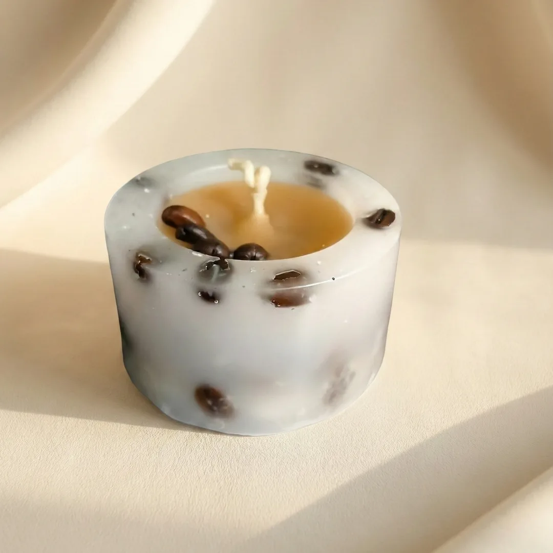 شمع قهوه‌ای با دونه‌های واقعی قهوه