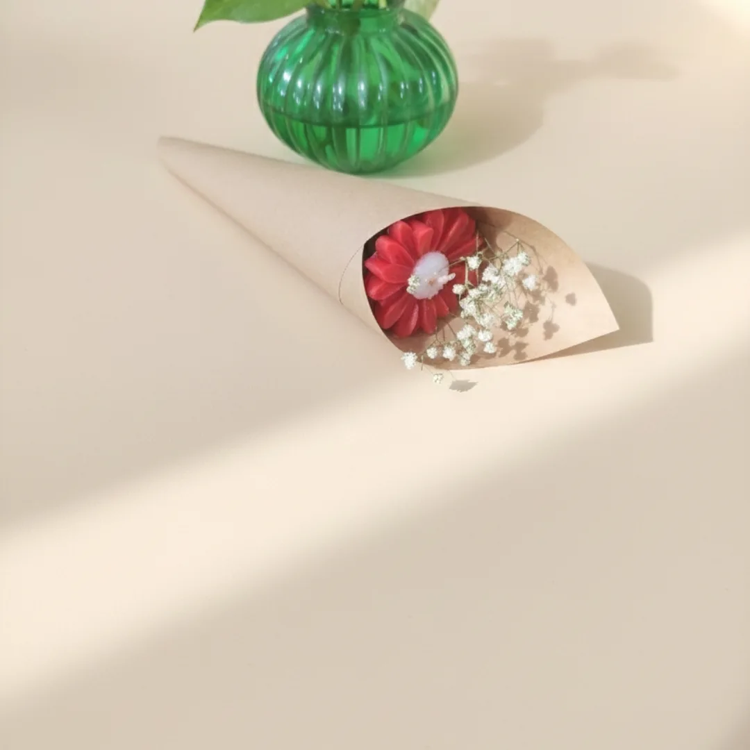 شمع گل‌دار قرمز