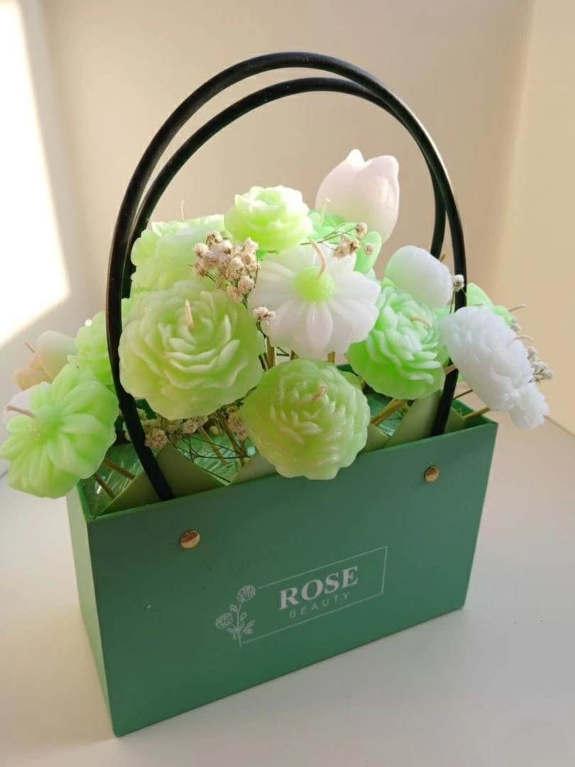 شمع دست‌ساز با ترکیب رنگ سبز لایت و سفید